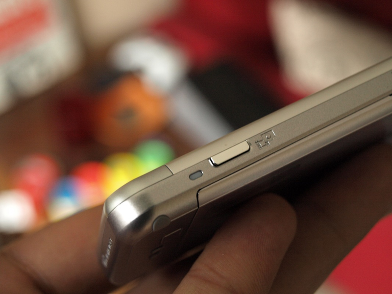 Illustration for article titled Lightning Review: Sony Ericsson W890i Walkman Phone (Great, No Nonsense Candybar Phone)